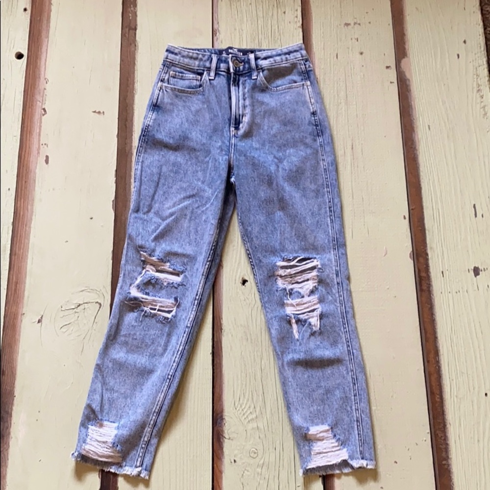 Hollister High Ultra High Rise Mom Jeans